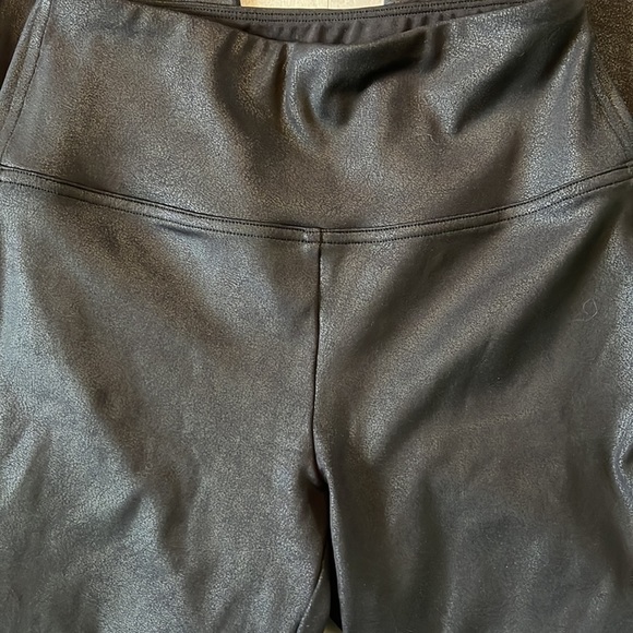 Nine West  NWOT  Imitation leather Leggings  Very nice look texture feel  Size S - Picture 5 of 10